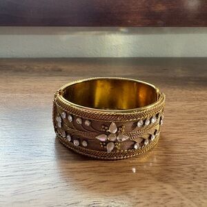 Elegant Gold and White Bracelet